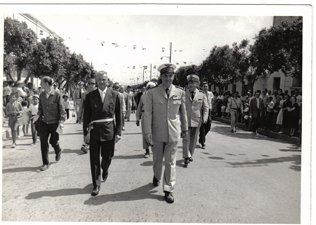 BOU SFER 06 JUILLET 1958 POSE DE LA PREMIERE PIERRE DU MONUMENT AUX MORTS 015.jpg